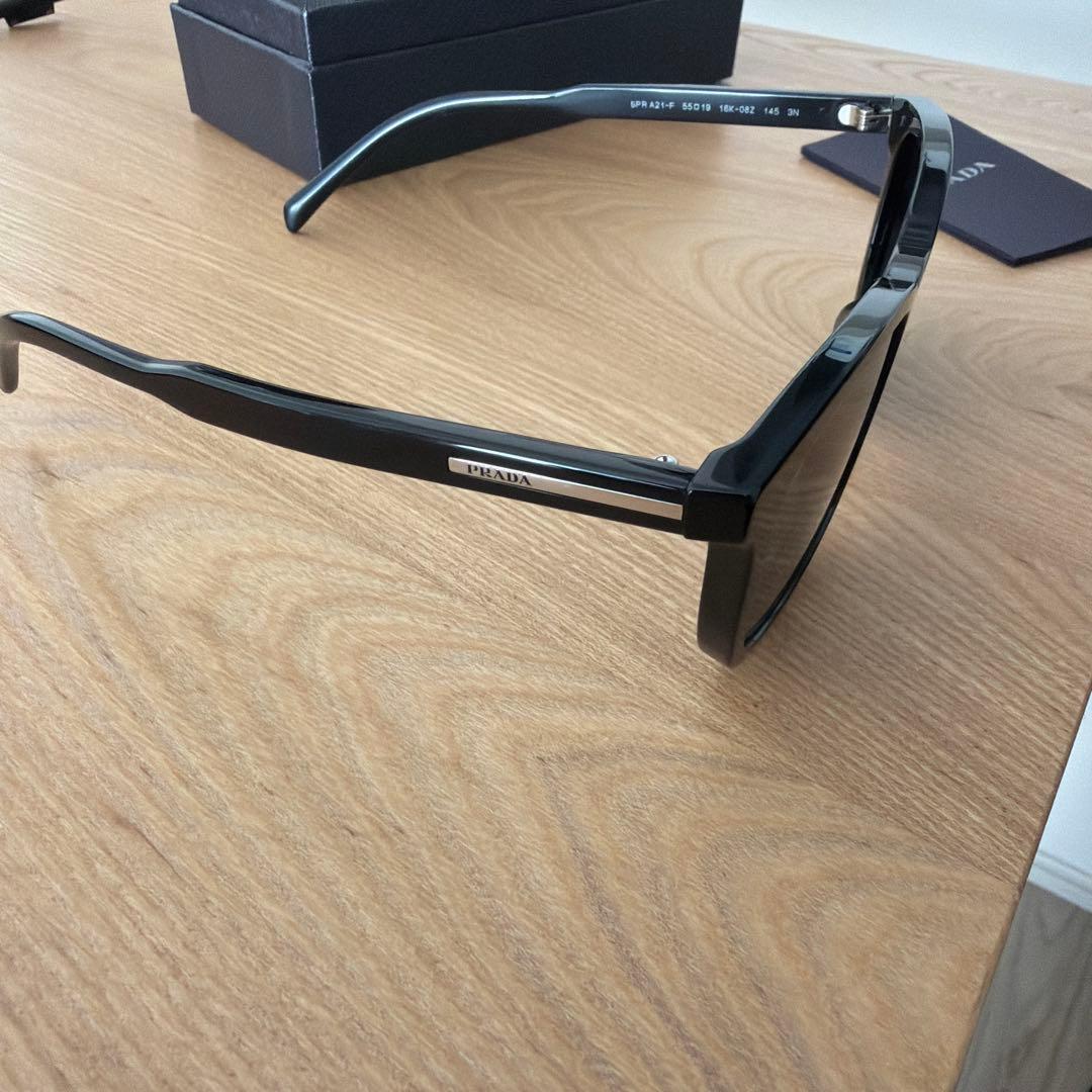 PRADA ブラックサングラス ケース付き SPR A21-F