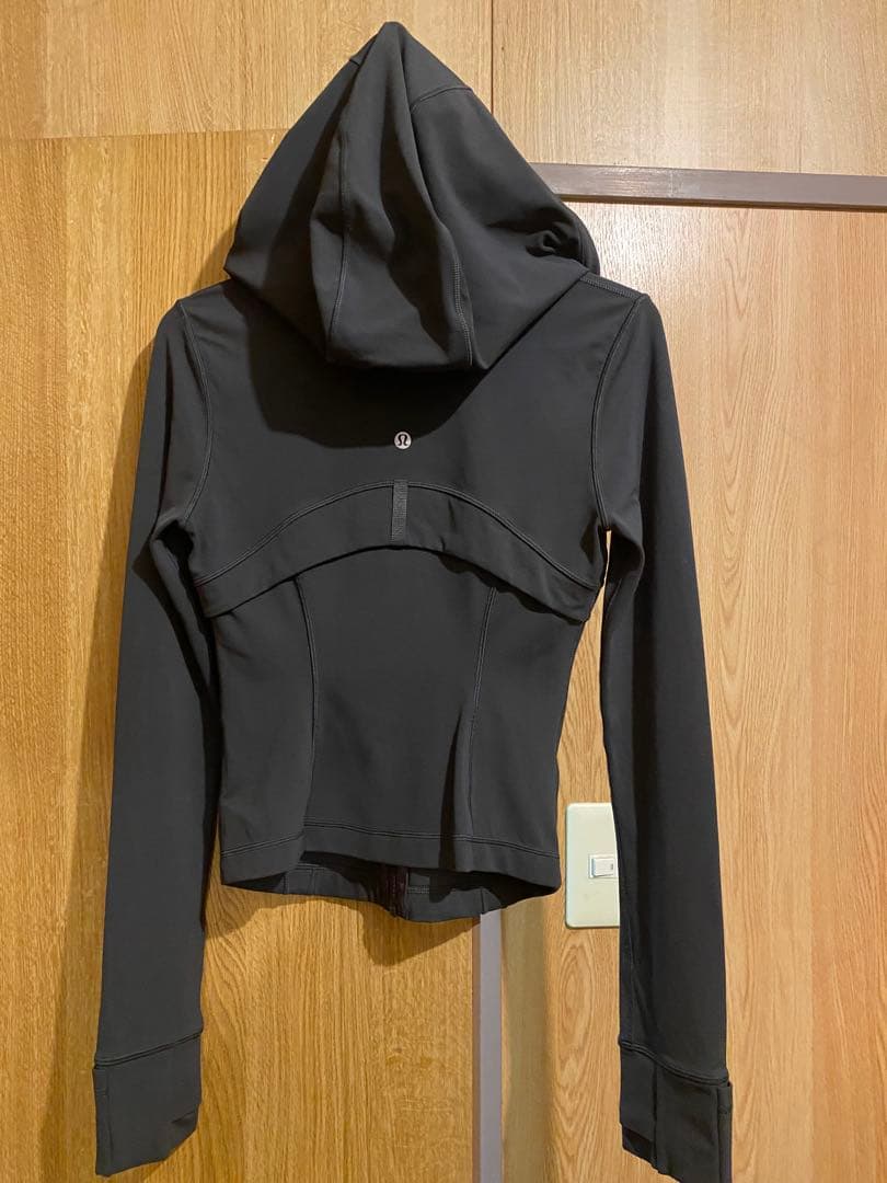 ルルレモン　Define フード付きクロップジャケット Nulu 4（JPS）