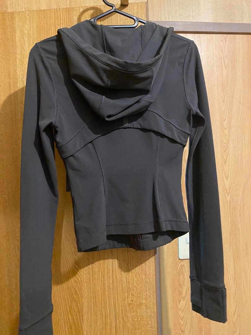 ルルレモン　Define フード付きクロップジャケット Nulu 4（JPS）