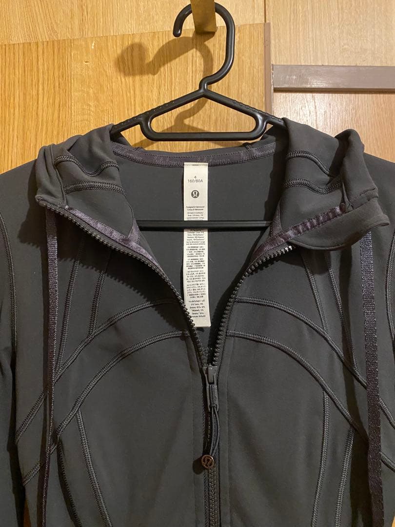 ルルレモン　Define フード付きクロップジャケット Nulu 4（JPS）