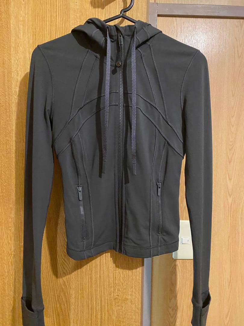 ルルレモン　Define フード付きクロップジャケット Nulu 4（JPS）