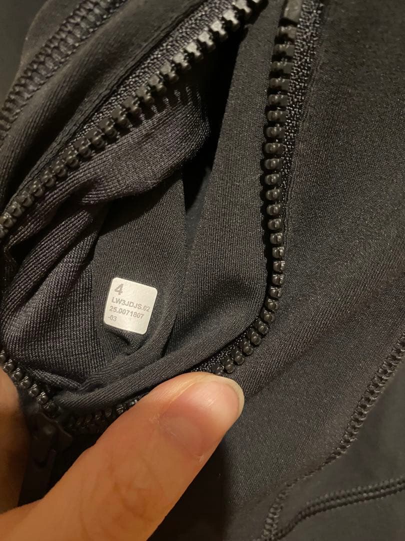 ルルレモン　Define フード付きクロップジャケット Nulu 4（JPS）