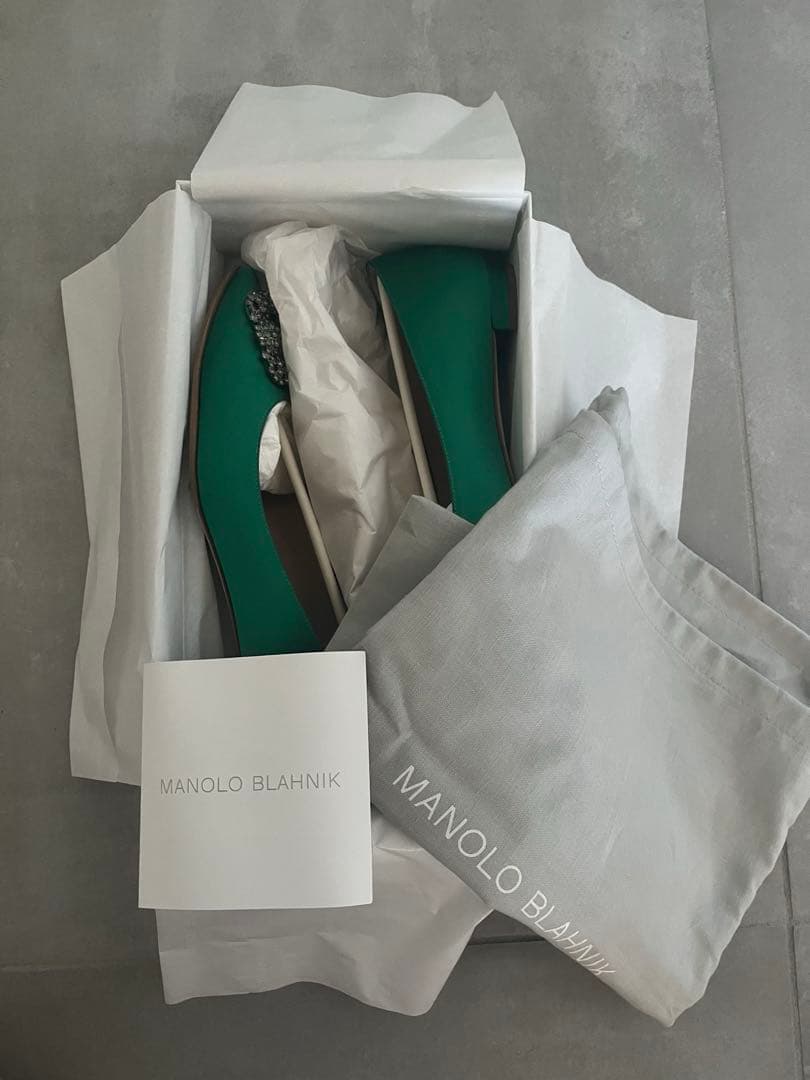 MANOLO BLAHNIK ハンギシフラット　サテン38