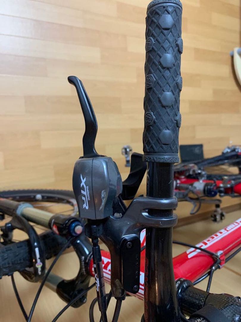 美品　TREK マウンテンバイク レッド