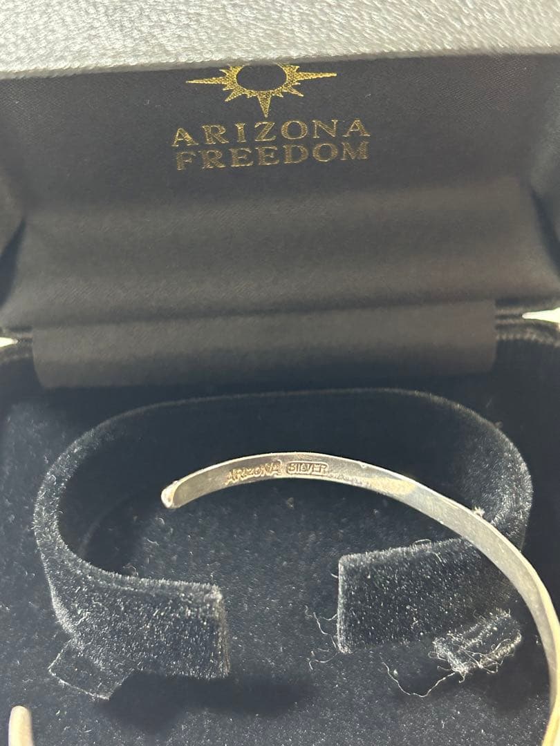 【値下げ中】ARIZONA FREEDOM シルバーバングル 専用ケース付き