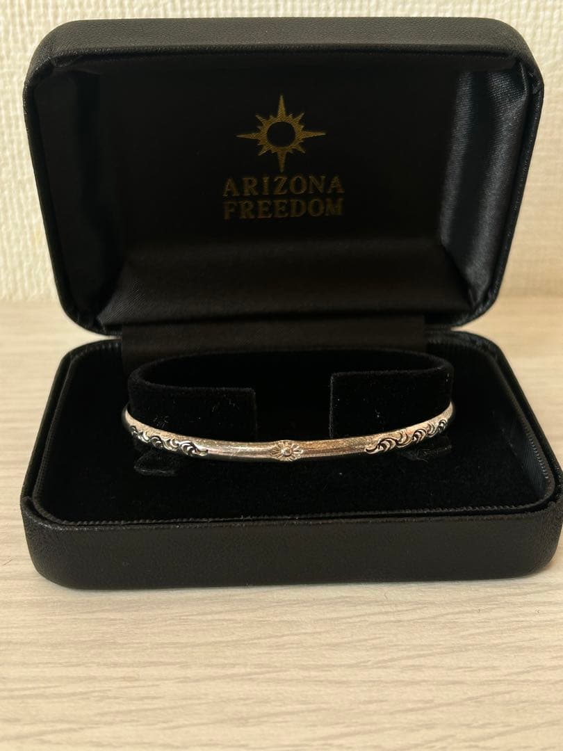 【値下げ中】ARIZONA FREEDOM シルバーバングル 専用ケース付き
