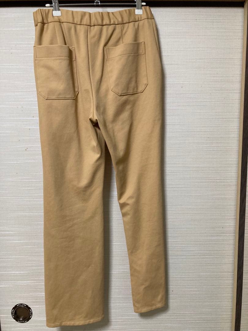 ビースリー　ケトレル　ストレートパンツ　ナッツベージュ