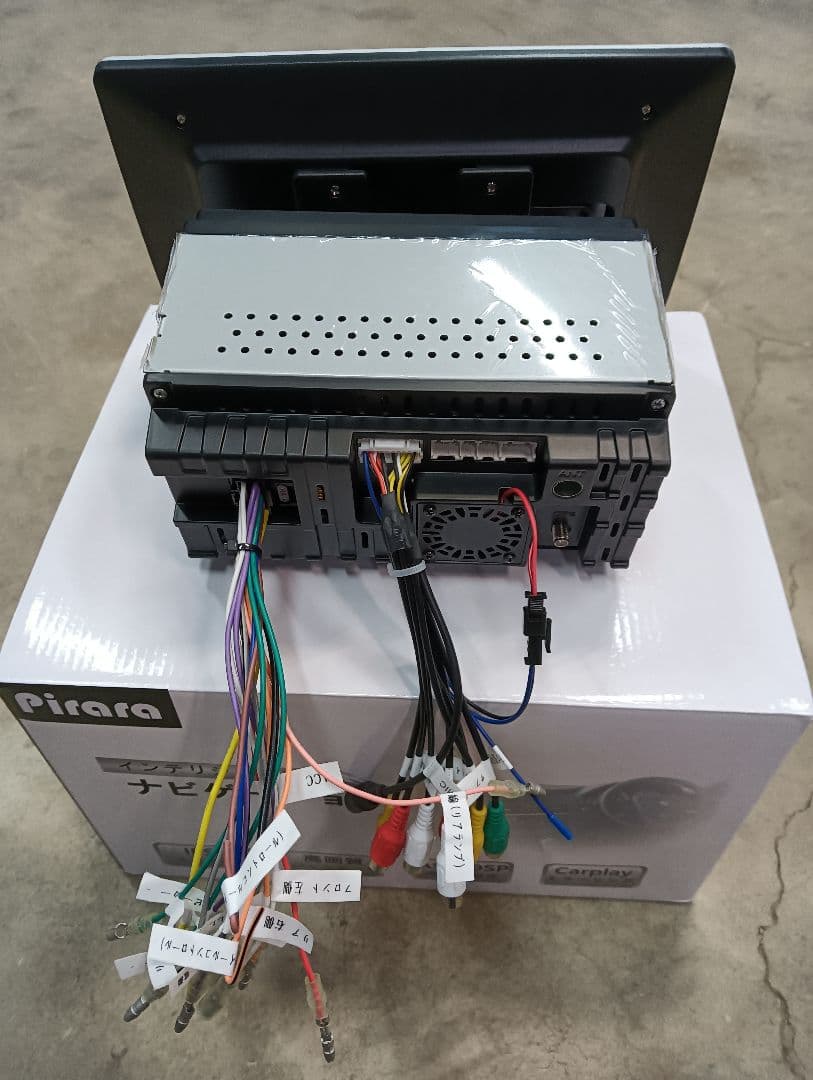 カーナビ ナビ　本体と付属品