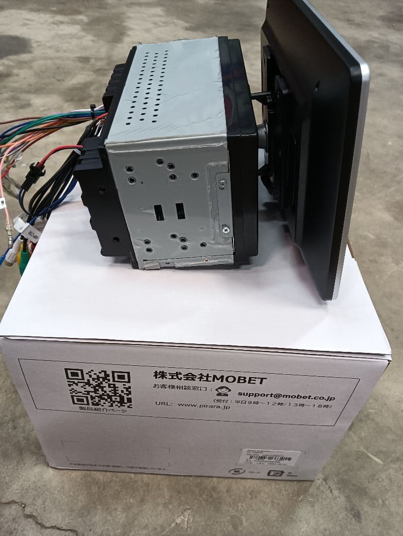 カーナビ ナビ　本体と付属品