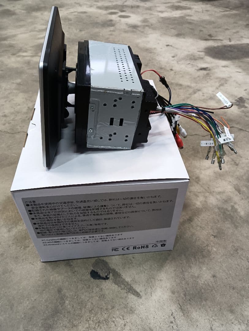 カーナビ ナビ　本体と付属品