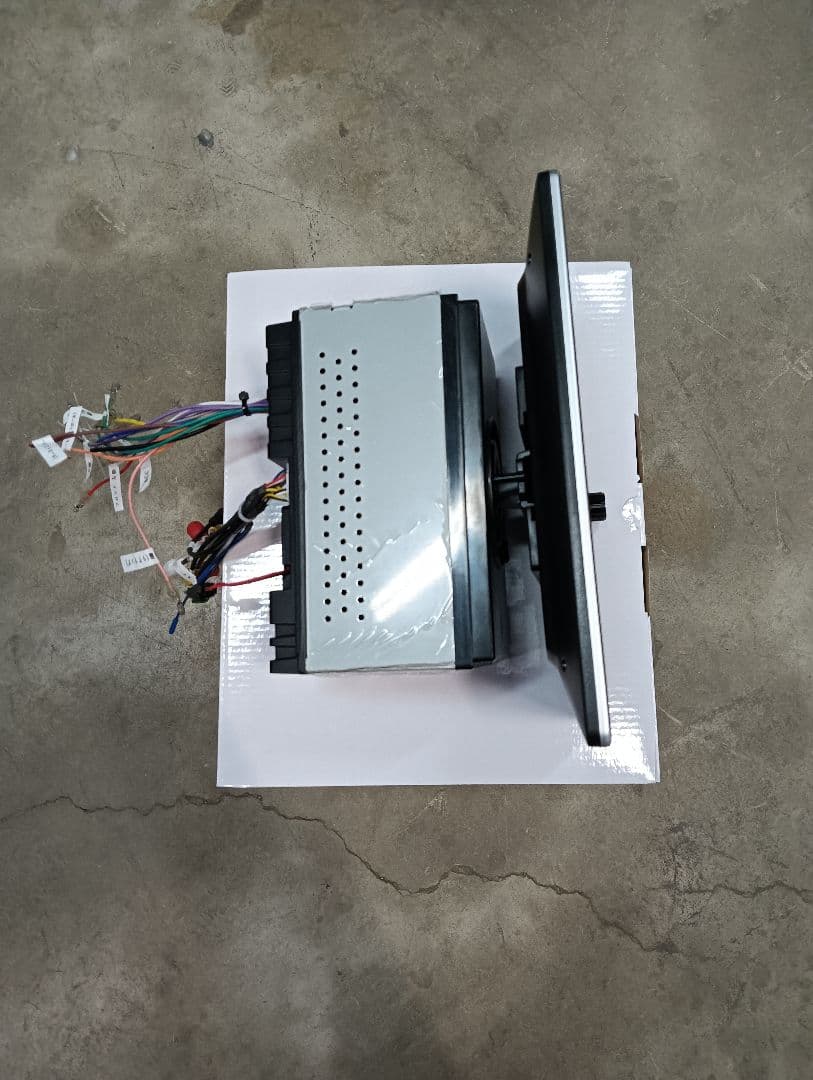 カーナビ ナビ　本体と付属品