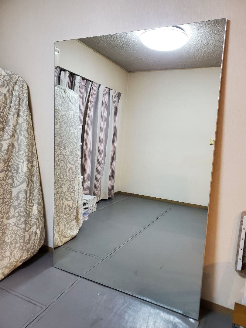 【値下げ】大型ミラー　立て掛けタイプ　ゴム脚付き　幅120㎝、高さ180㎝　鏡