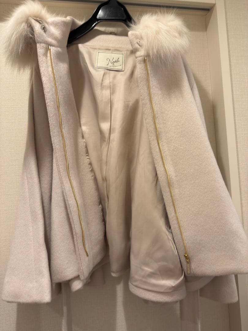 【期間限定出品＆最安値】ノエラ 衿ファー付ポンチョコート オフホワイト