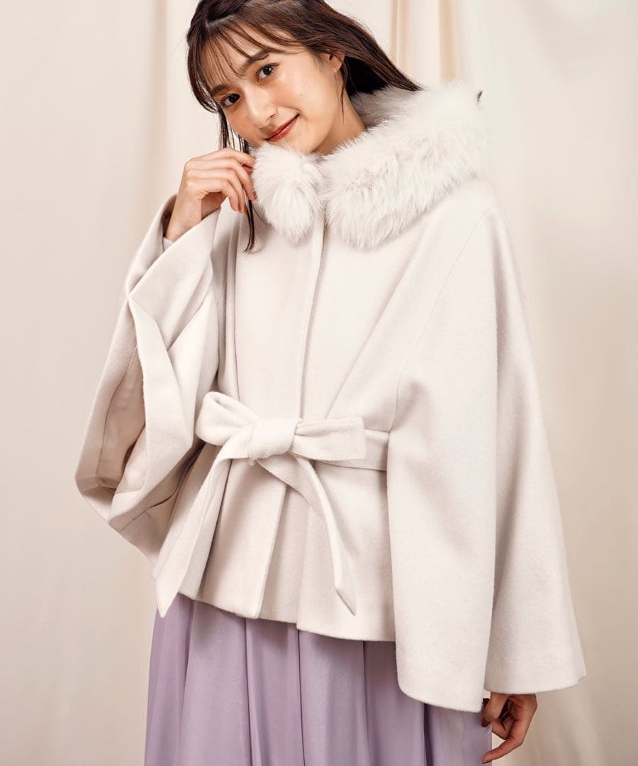 【期間限定出品＆最安値】ノエラ 衿ファー付ポンチョコート オフホワイト