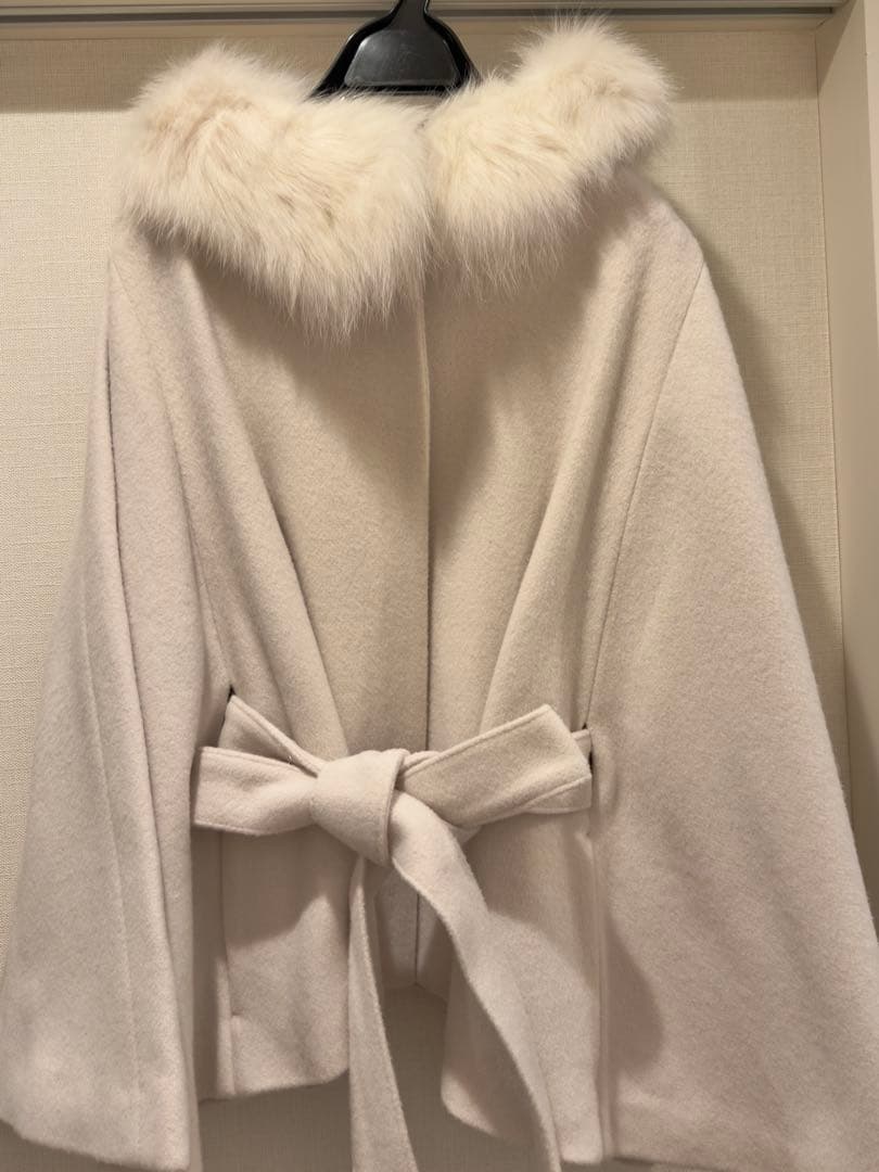 【期間限定出品＆最安値】ノエラ 衿ファー付ポンチョコート オフホワイト