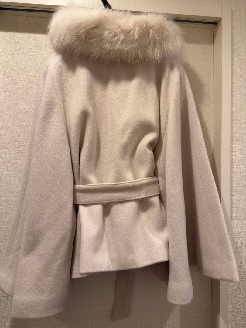 【期間限定出品＆最安値】ノエラ 衿ファー付ポンチョコート オフホワイト