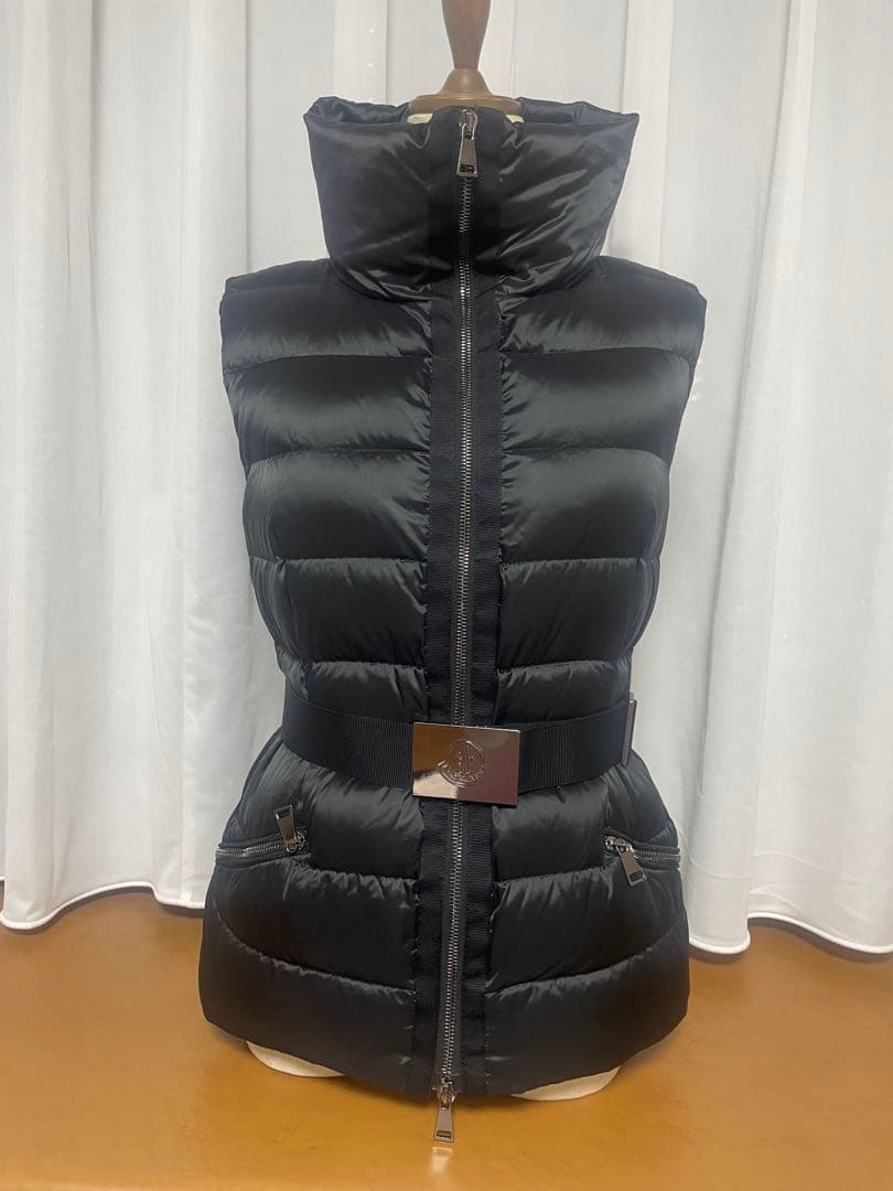 lalala様 MONCLER ブラック ダウンベスト ウエストベルト付き