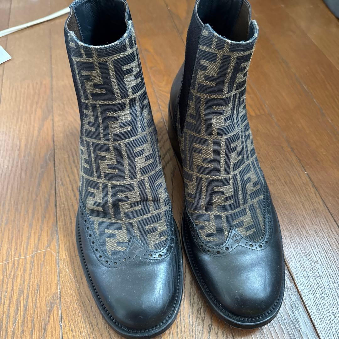 t*1様 FENDIブーツメンズ