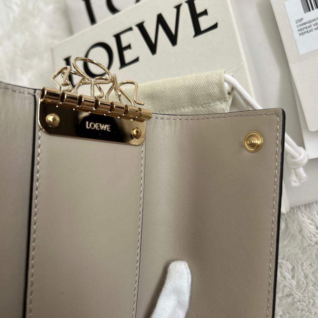 【新品未使用】ロエベ キーケース ホワイト アイボリー リピート