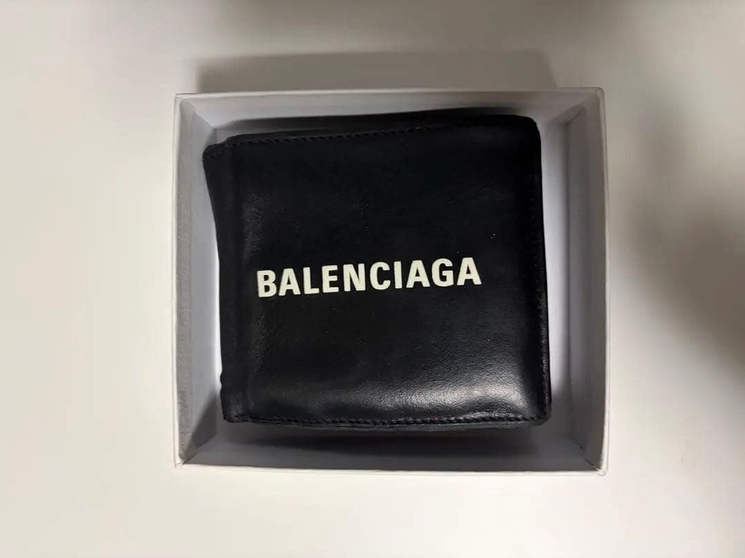 BALENCIAGA ブラックレザー 二つ折り財布