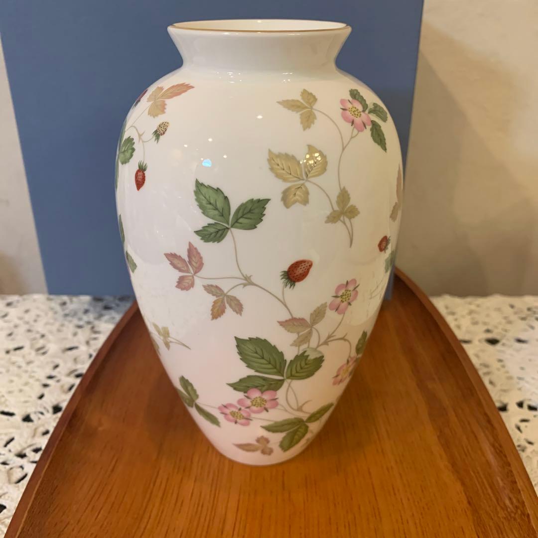 ウェッジウッド ワイルドストロベリー　花瓶　黒壺