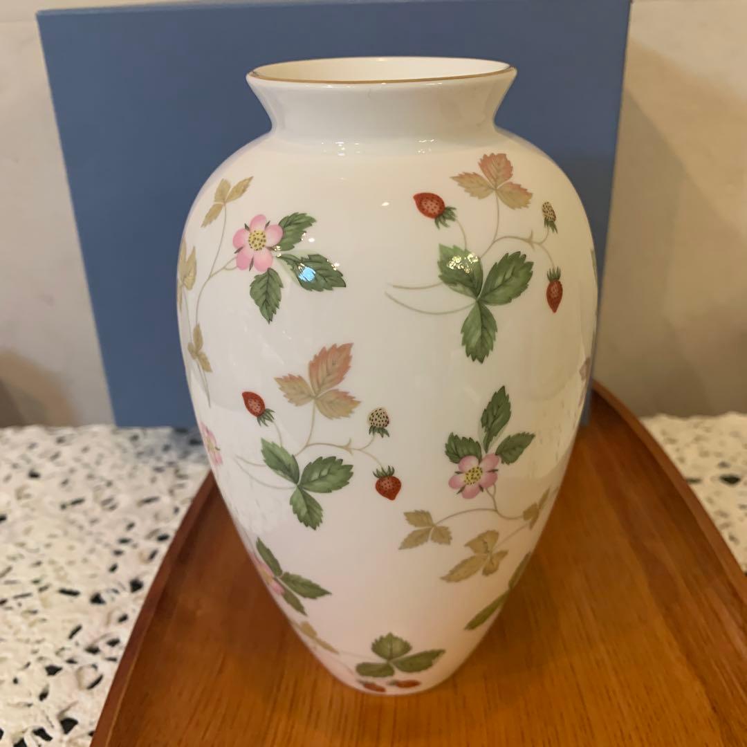 ウェッジウッド ワイルドストロベリー　花瓶　黒壺