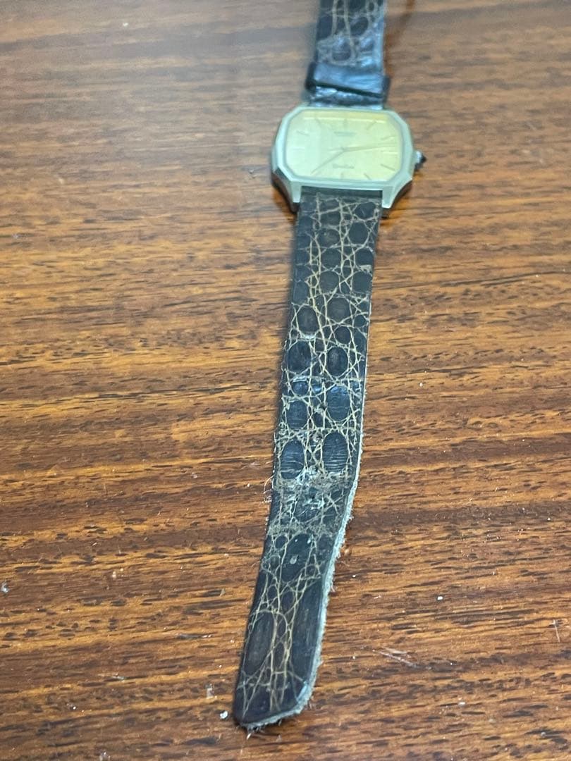 ジャンク　SEIKO DOLCE スクエア型