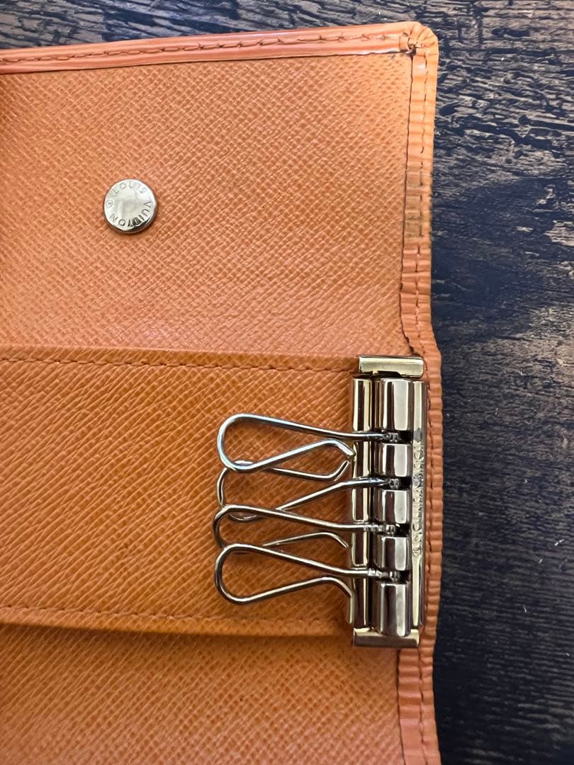 フ*人様 2ヶ月程使用したのみ　ルイヴィトンエピキーケース