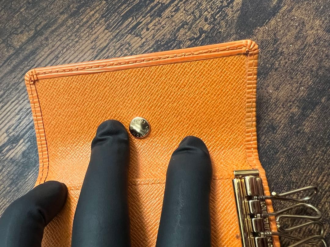 フ*人様 2ヶ月程使用したのみ　ルイヴィトンエピキーケース