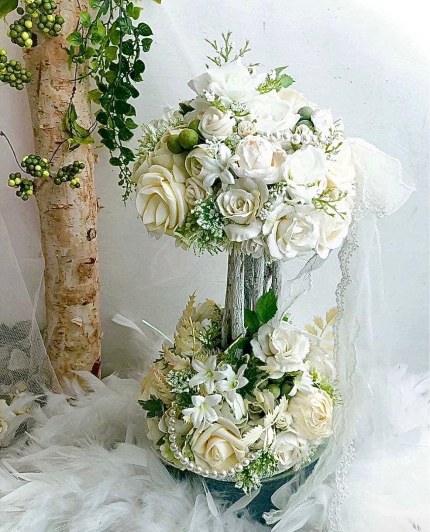 ミッチー❣️forest weddgingホワイト調ローズトピアリー公触媒