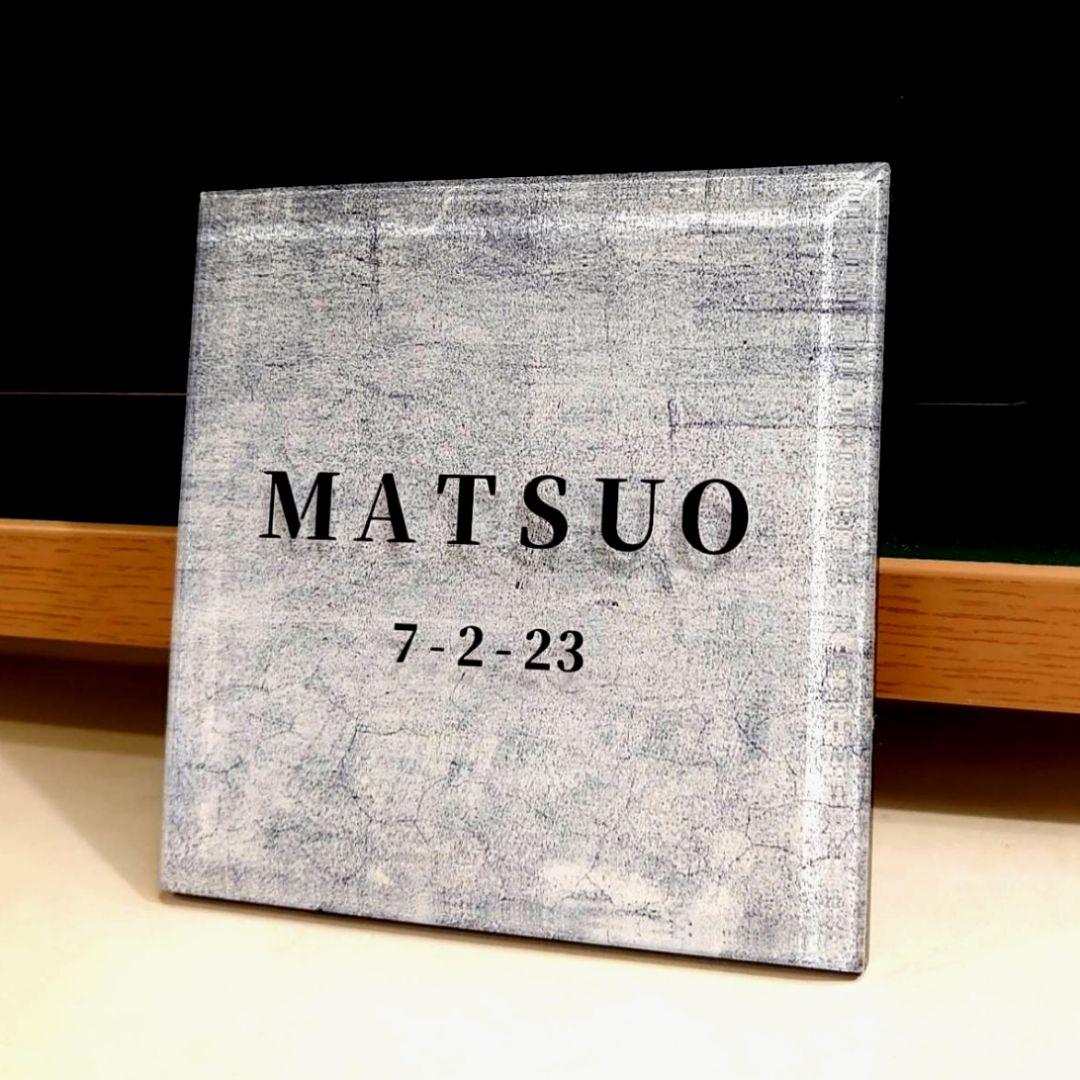 ローズ＊コンクリート背景アクリル表札＊透明４辺４５度斜めカット＊ＵＶ印刷