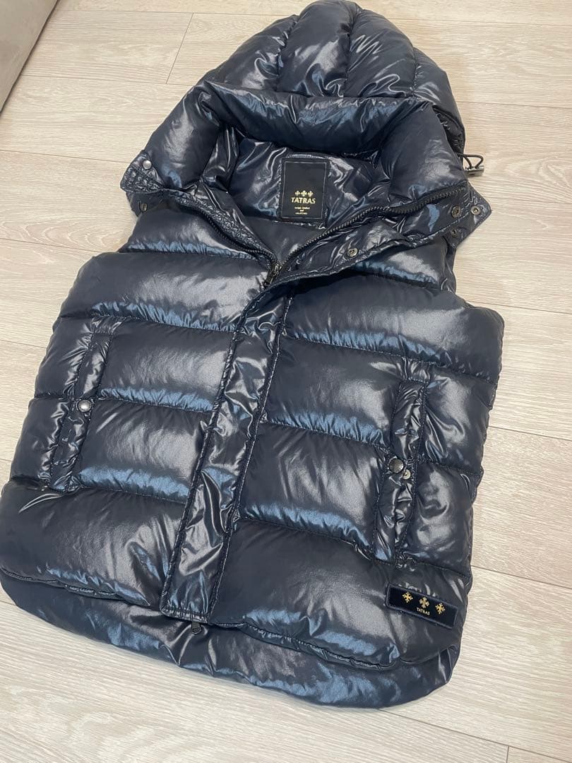 美品　タトラス　ダウンベスト　ほぼ黒　ネイビー　紺色　サイズ03（L相当）
