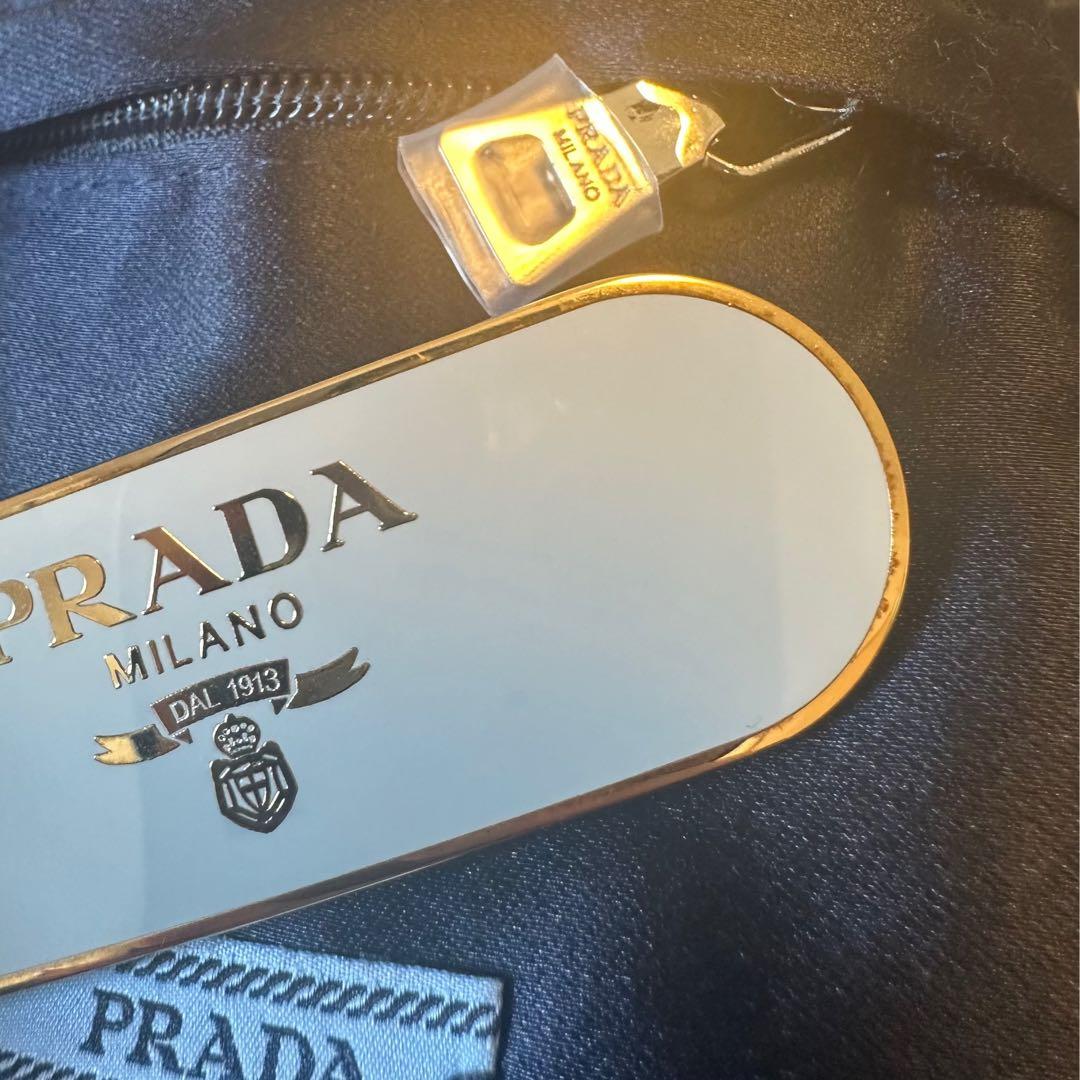 【最終値下げ】PRADA メタルヘアクリップ 未使用 袋付き