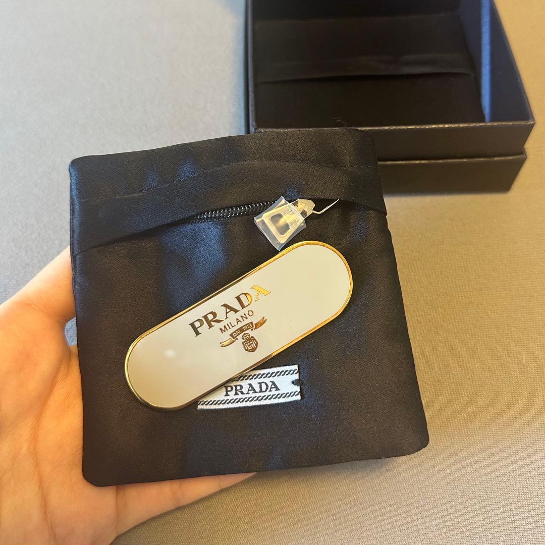【最終値下げ】PRADA メタルヘアクリップ 未使用 袋付き