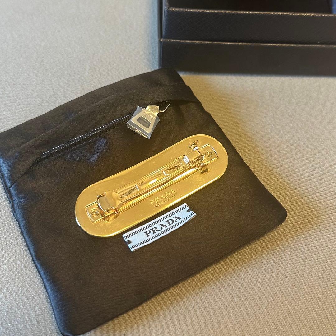 【最終値下げ】PRADA メタルヘアクリップ 未使用 袋付き