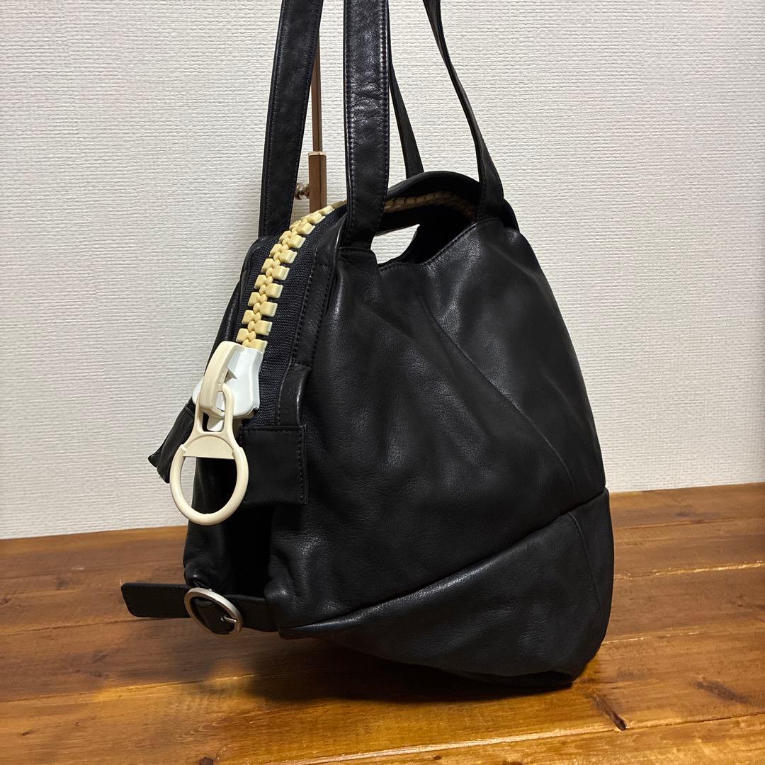 kawa-kawa カワカワ 肩掛け可　ビッグジップ　レザー トートバッグ