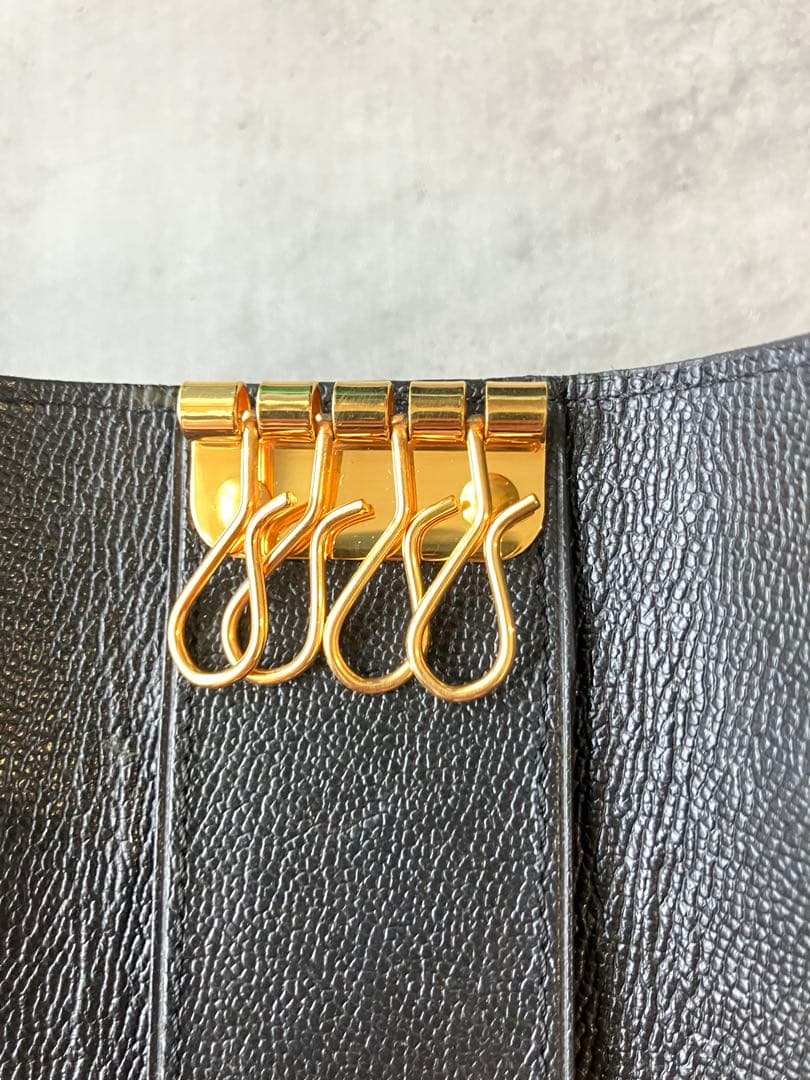 【箱付】イヴサンローラン 型押ロゴ ブラックレザー キーケース