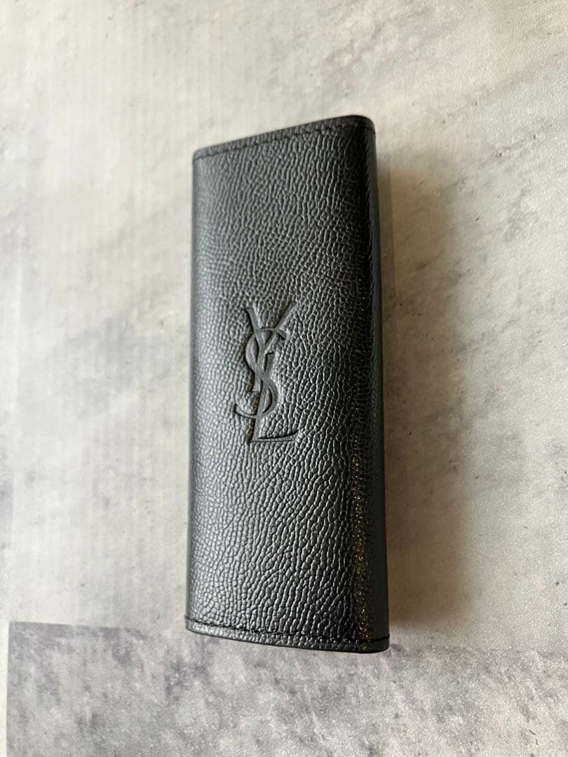 【箱付】イヴサンローラン 型押ロゴ ブラックレザー キーケース