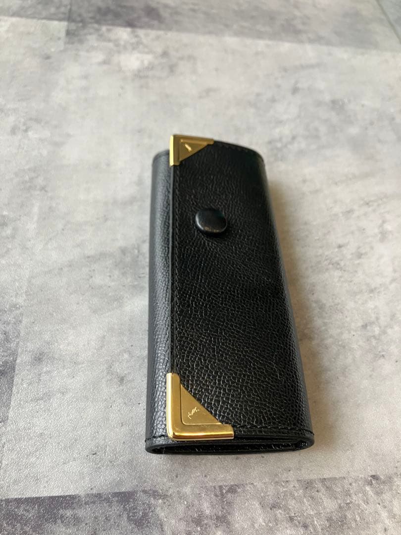 【箱付】イヴサンローラン 型押ロゴ ブラックレザー キーケース