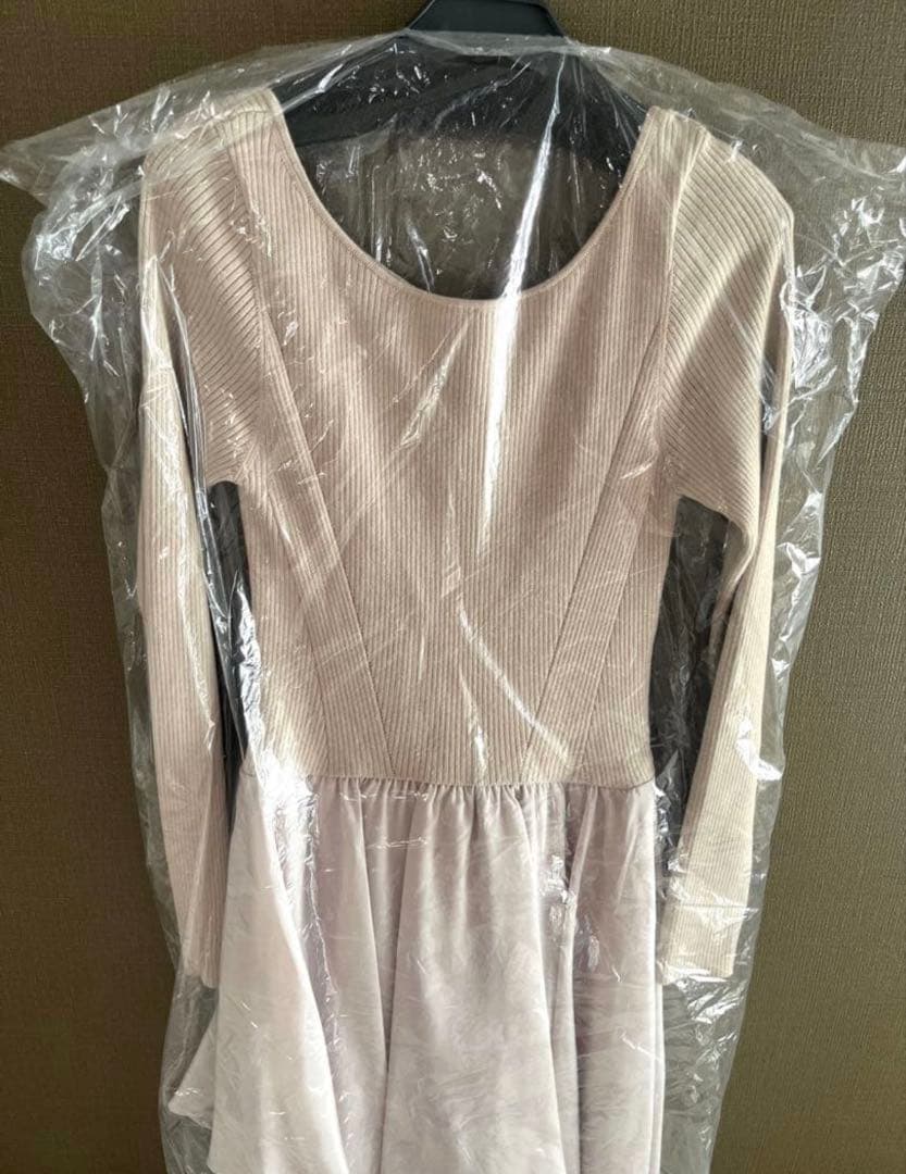 【新品タグ付き】フレイアイディー　ニットドッキングワンピース　BEG 1