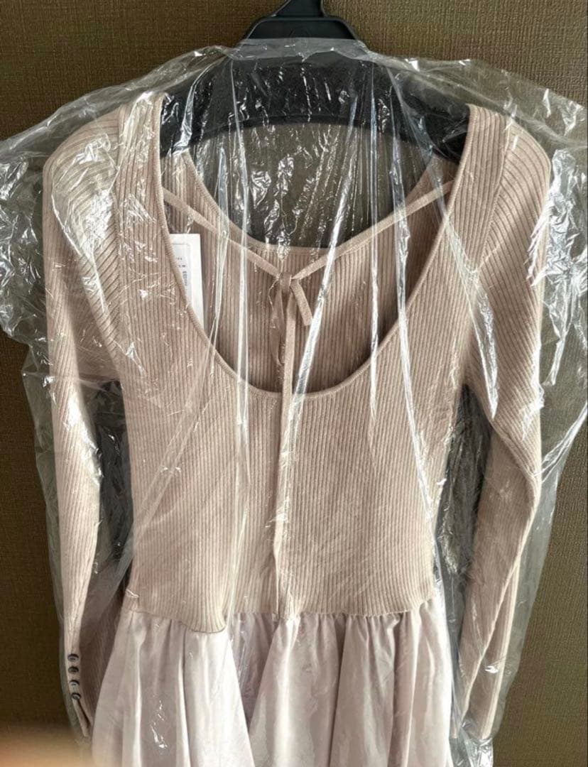 【新品タグ付き】フレイアイディー　ニットドッキングワンピース　BEG 1