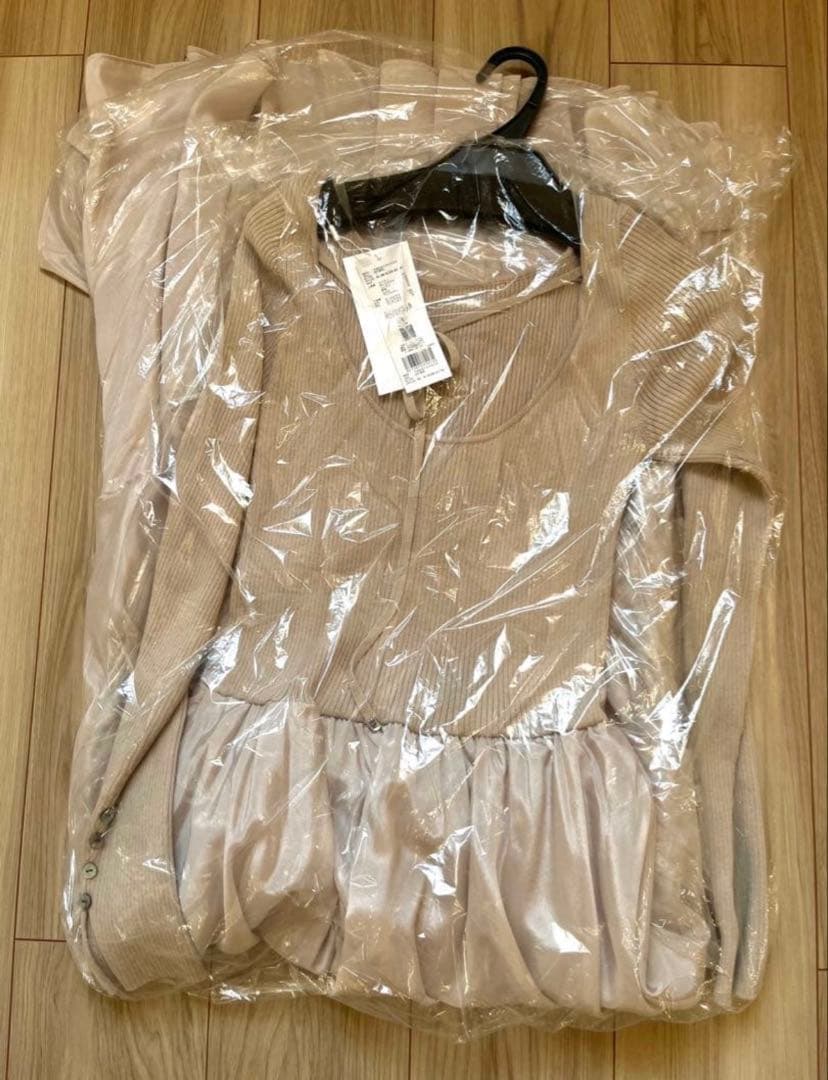 【新品タグ付き】フレイアイディー　ニットドッキングワンピース　BEG 1