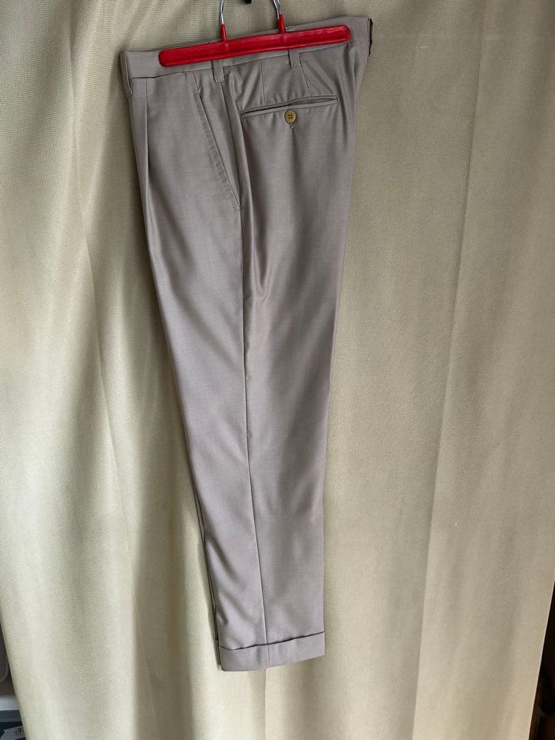 超美品チェザーレアットリーニ　スーツ　サイズ46 ベージュイタリア製　伊勢丹購入