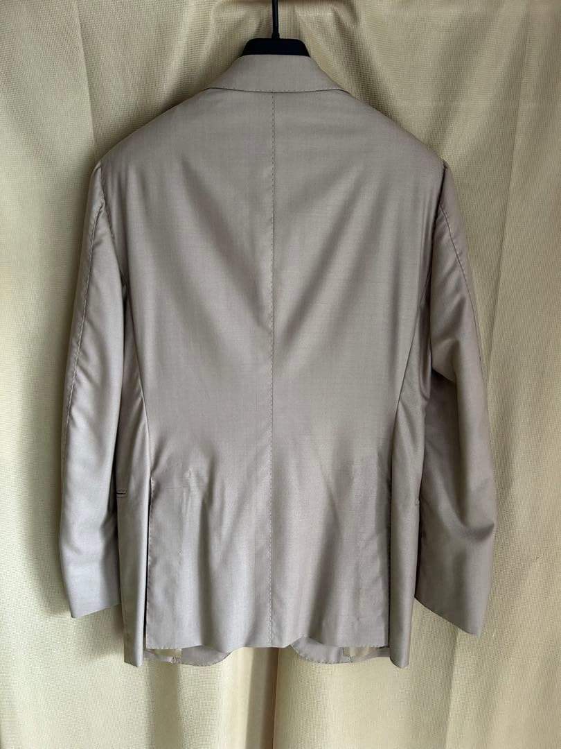 超美品チェザーレアットリーニ　スーツ　サイズ46 ベージュイタリア製　伊勢丹購入