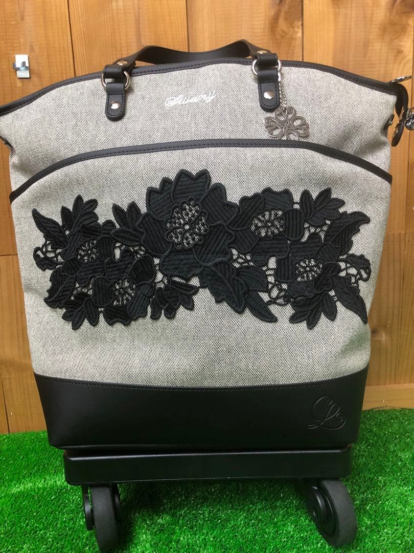 SWANY スワニー　キャリーバック　近沢レース　コラボ　 花柄刺繍