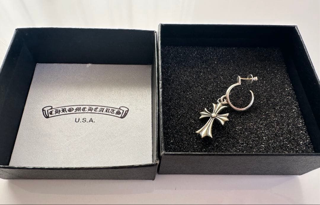 クロムハーツ　タイニークロス　ピアス