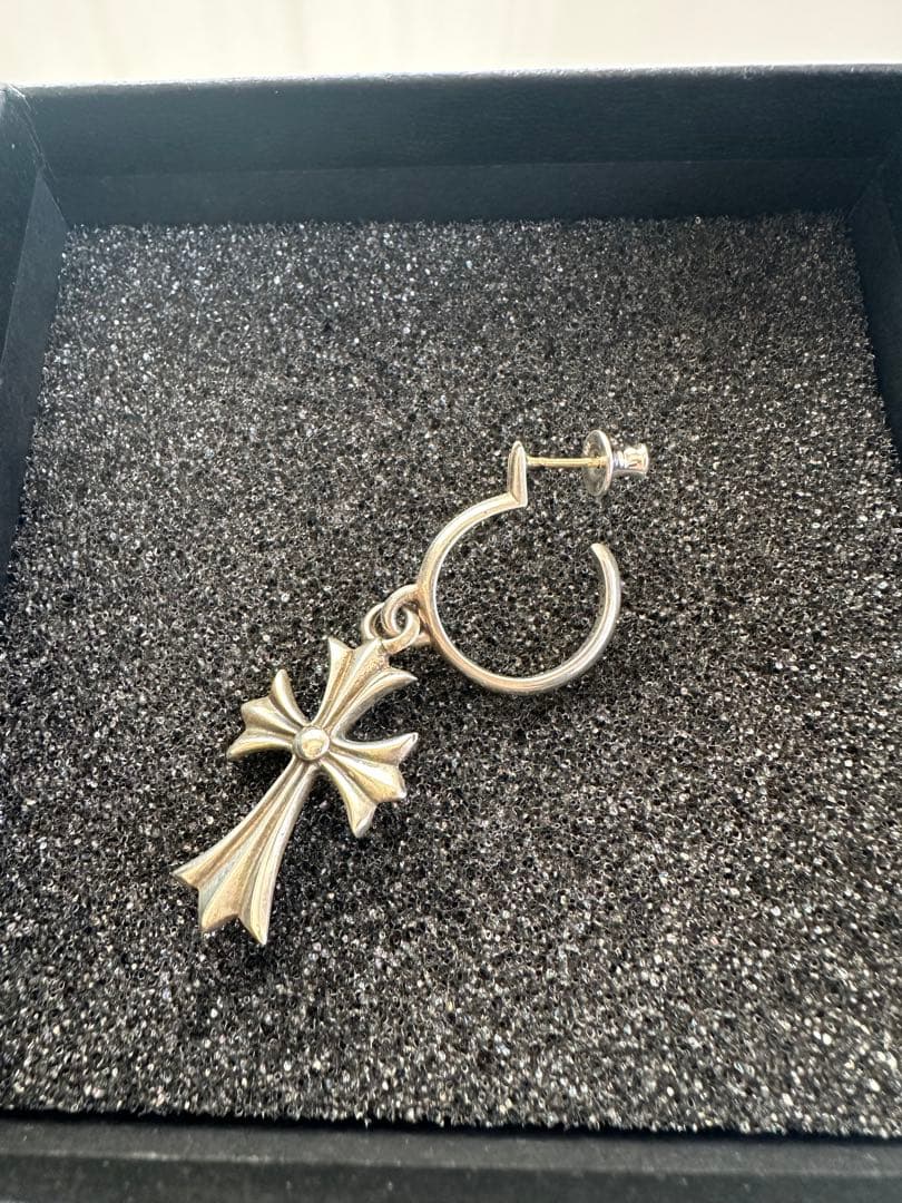 クロムハーツ　タイニークロス　ピアス