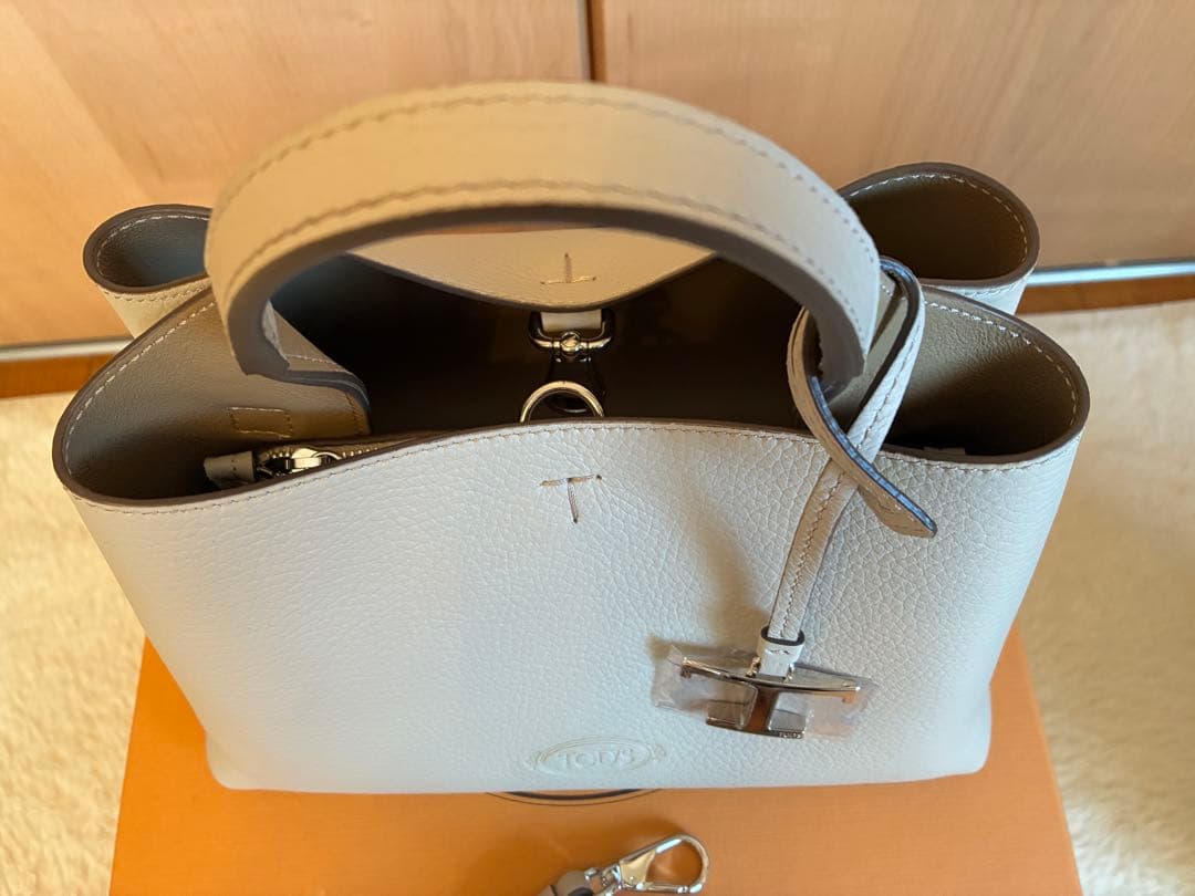 ガス新品　TOD's トッズ レザーバッグ マイクロ ショルダーバッグ