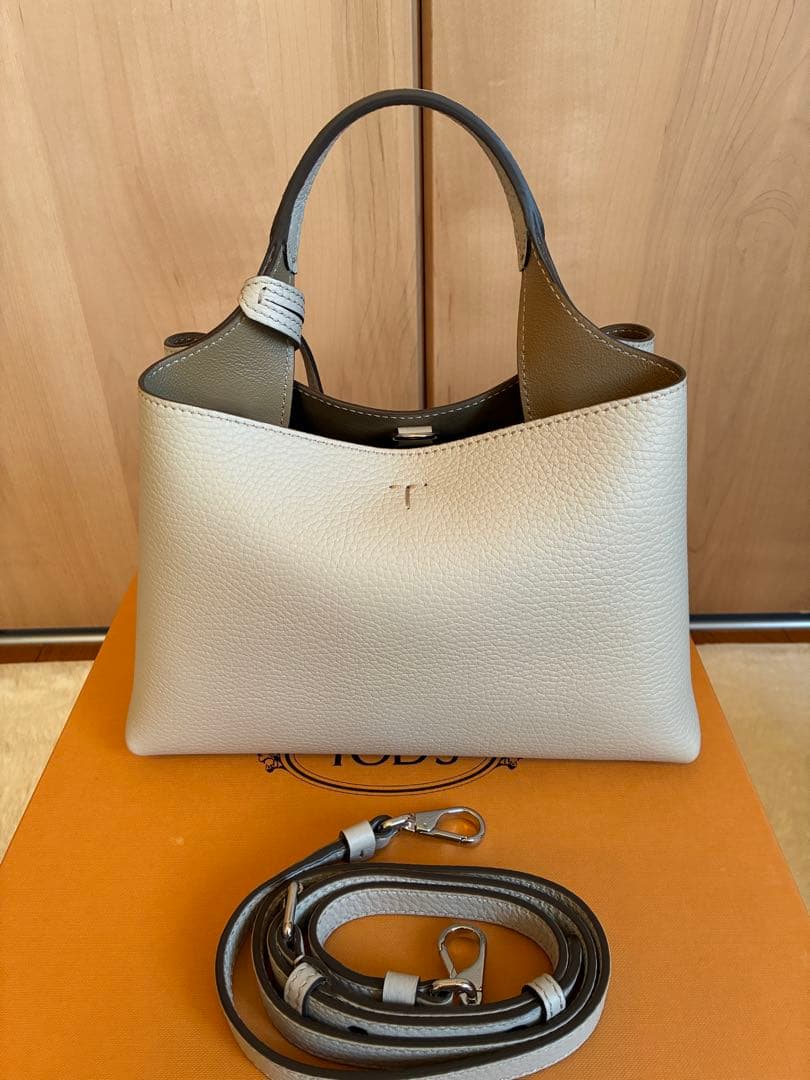 ガス新品　TOD's トッズ レザーバッグ マイクロ ショルダーバッグ