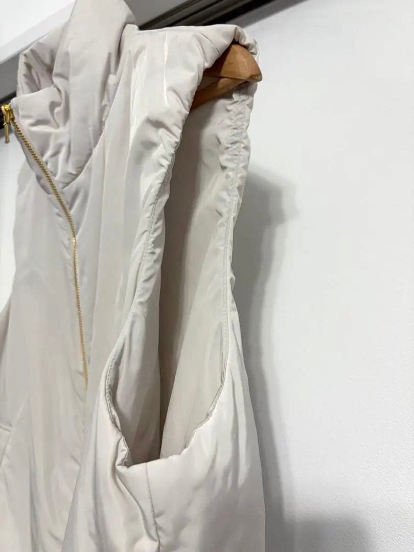 美品✨23区 ダウンベスト　ホワイト　38 中綿 パティング ベスト　洗える